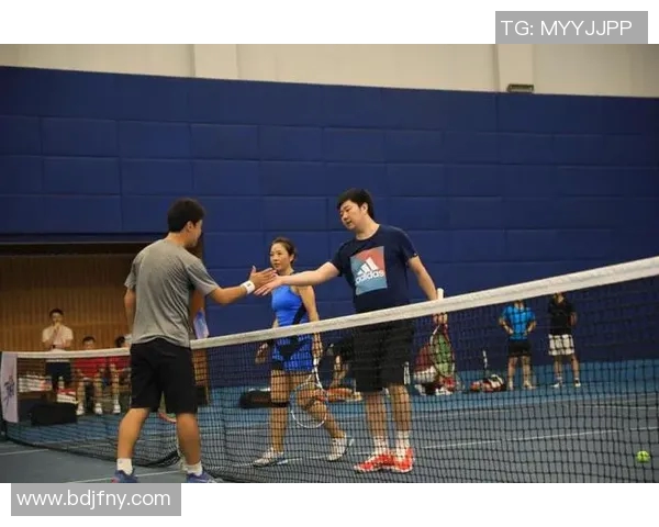 西安网球队在联赛中的团队协作展现出色凝聚力与默契配合