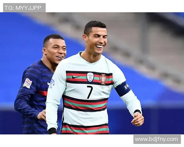 足球明星换脸特效视频带你体验与偶像同场竞技的奇妙瞬间